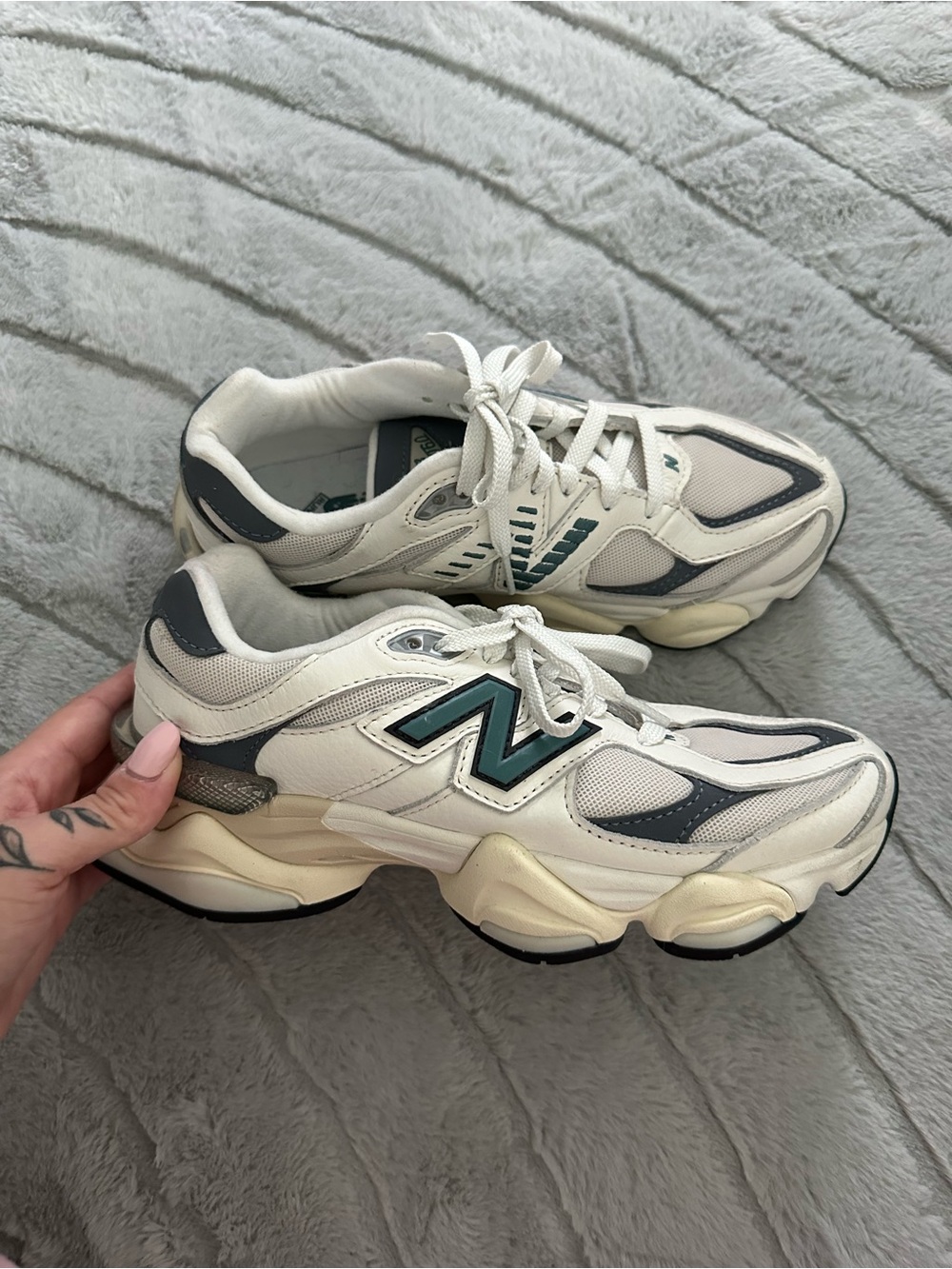 New balance 9060 women’s size 6